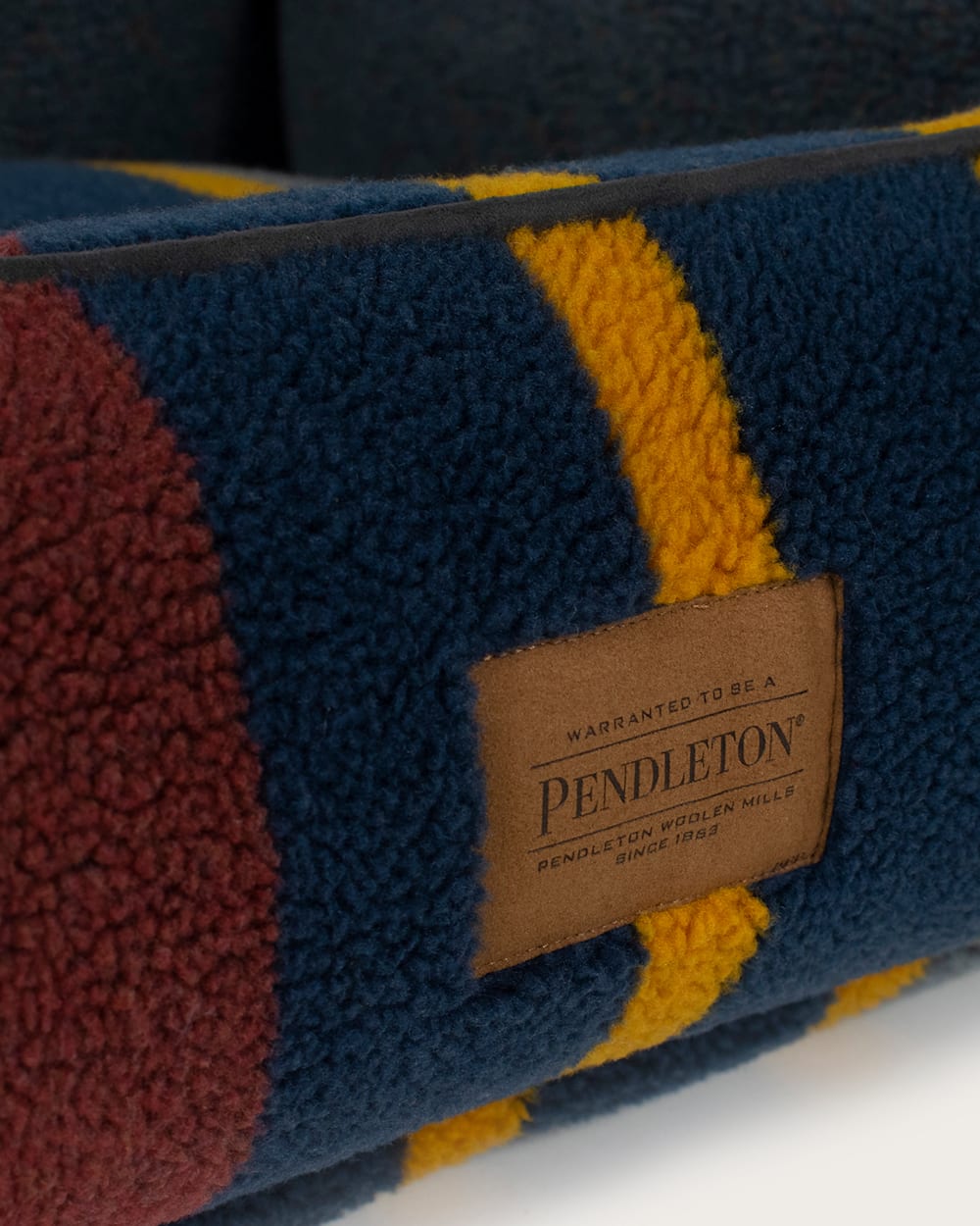 Pendleton Yakima Camp Pet Kuddler Bed for Cozy Comfort