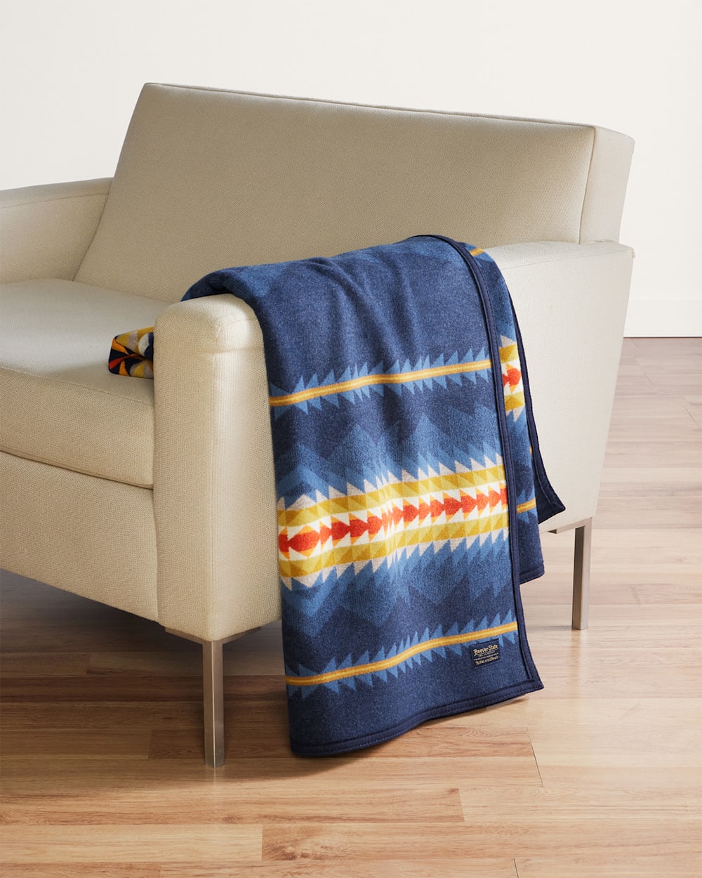 Pendleton Shop Luxurious Cascadia Blanket: Cozy Comfort