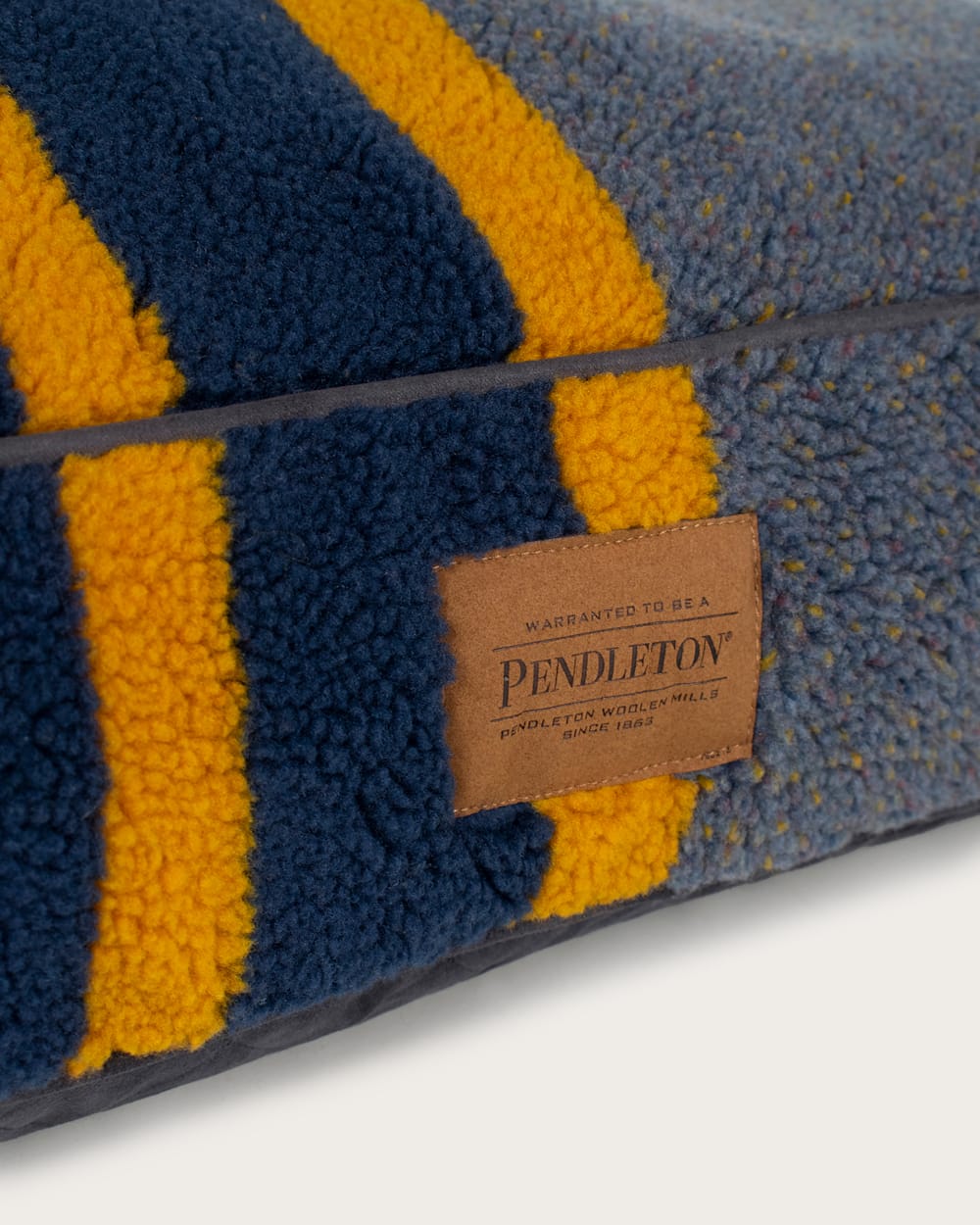 Pendleton Yakima Camp Pet Napper Bed for Camp Comfort