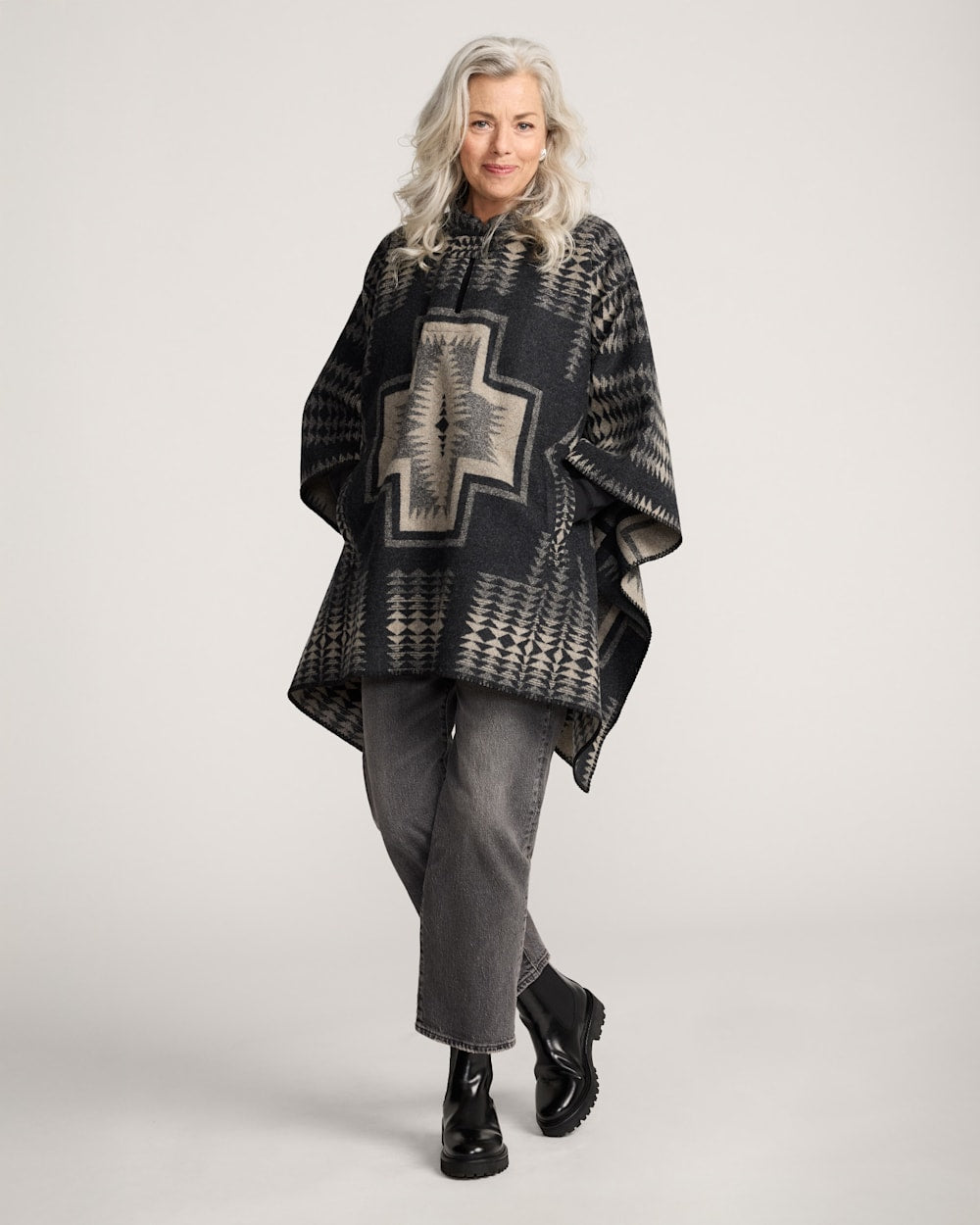 Pendleton Shop Women's Harding Wool Poncho Outerwear