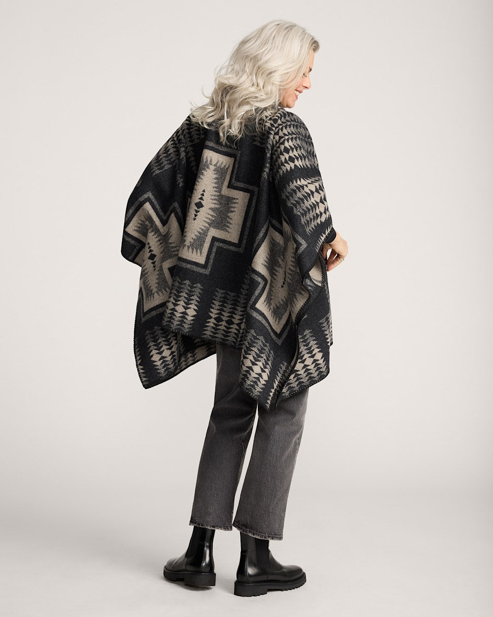 Pendleton Shop Women's Harding Wool Poncho Outerwear