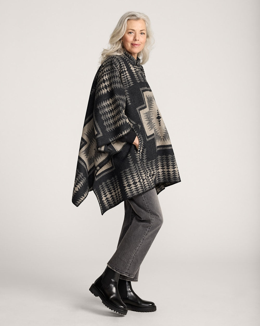 Pendleton Shop Women's Harding Wool Poncho Outerwear