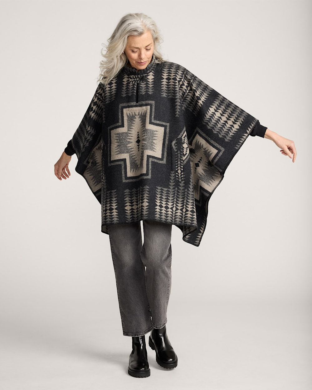Pendleton Shop Women's Harding Wool Poncho Outerwear