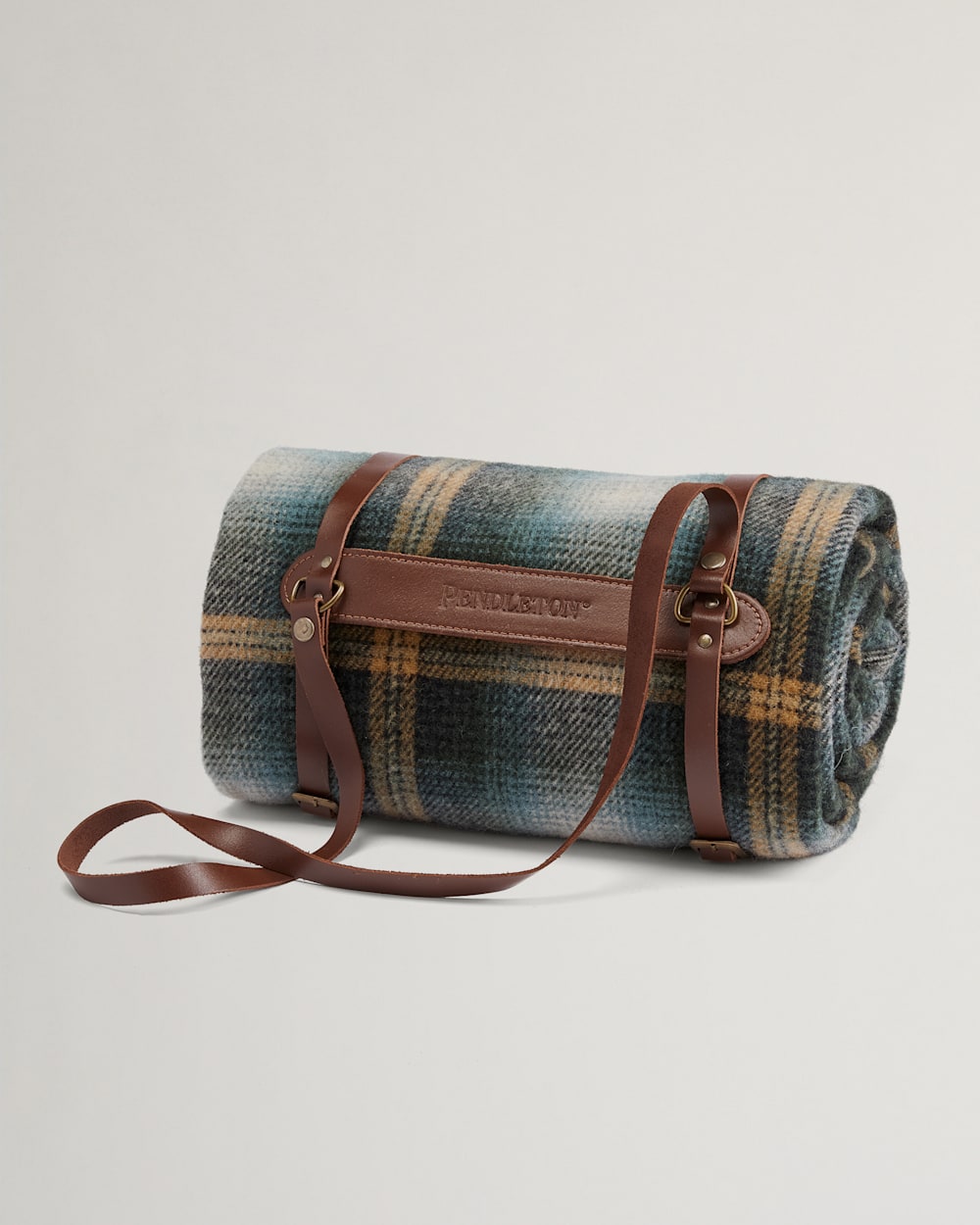 Pendleton Shop Luxurious Motor Robe with Leather Carrier