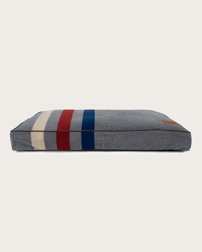 Pendleton CABIN STRIPE PET BED - NAPPER