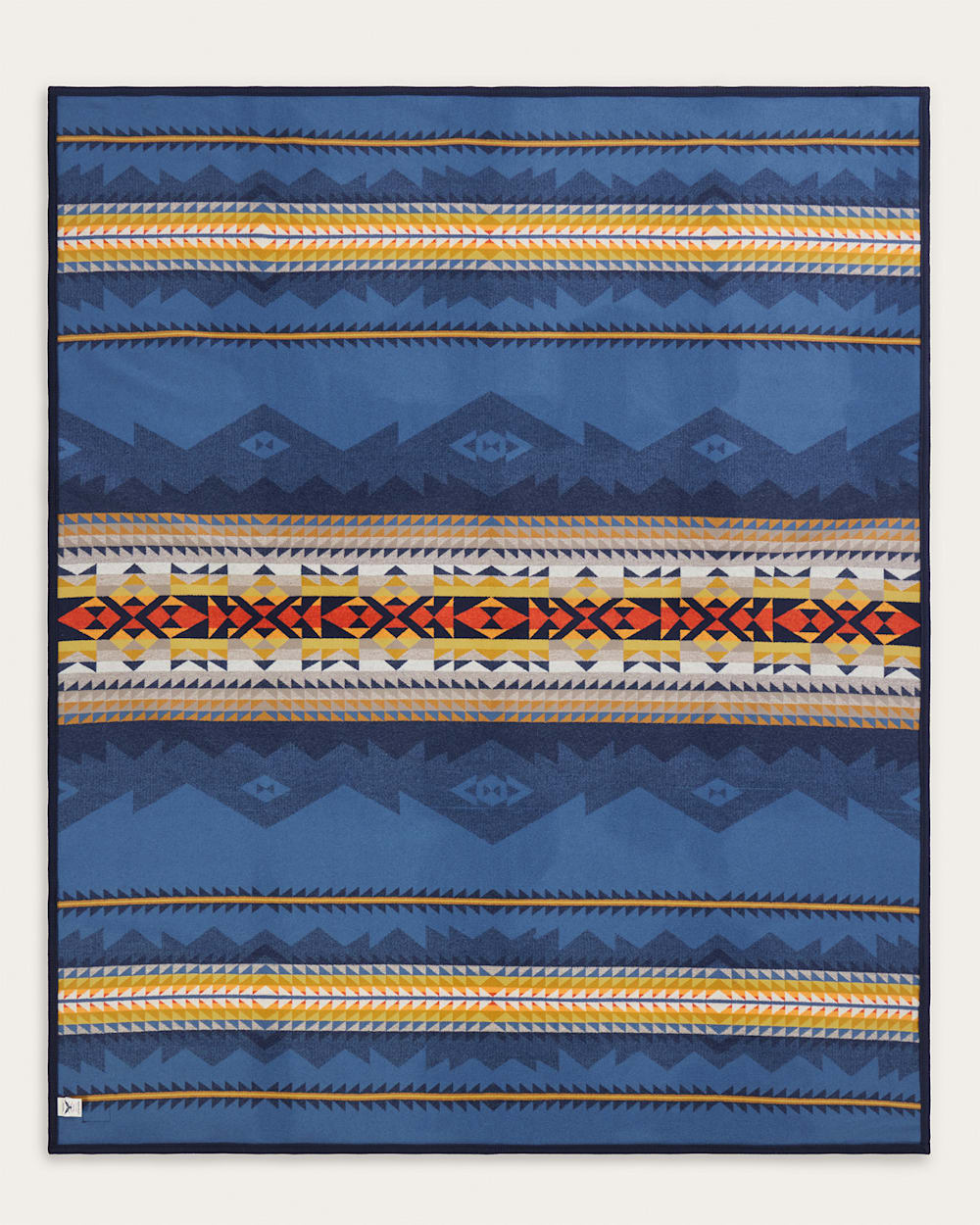 Pendleton Shop Luxurious Cascadia Blanket: Cozy Comfort
